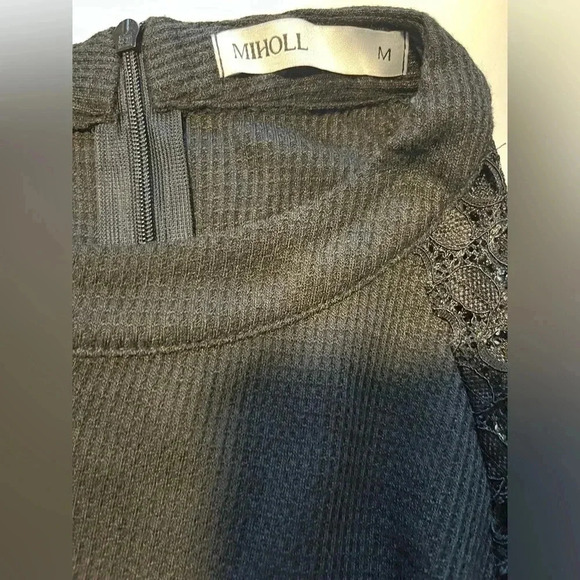 MIHOLL BRAND WAFFLE TOP WITH SEE THRU LACE SLEEVES BLACK SIZE M - Picture 4 of 5